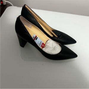 Ivanka Trump Elegant Black Pumps